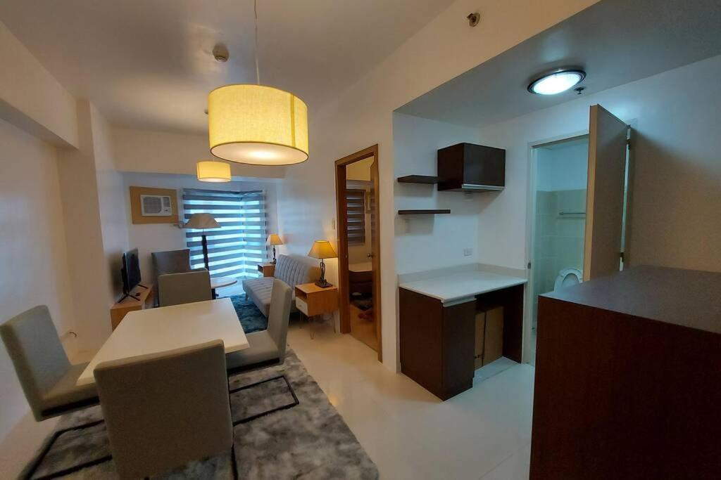 Magnificent View Of Manila Bay, Roxas Blvd, Us Embassy Apartment Exterior foto